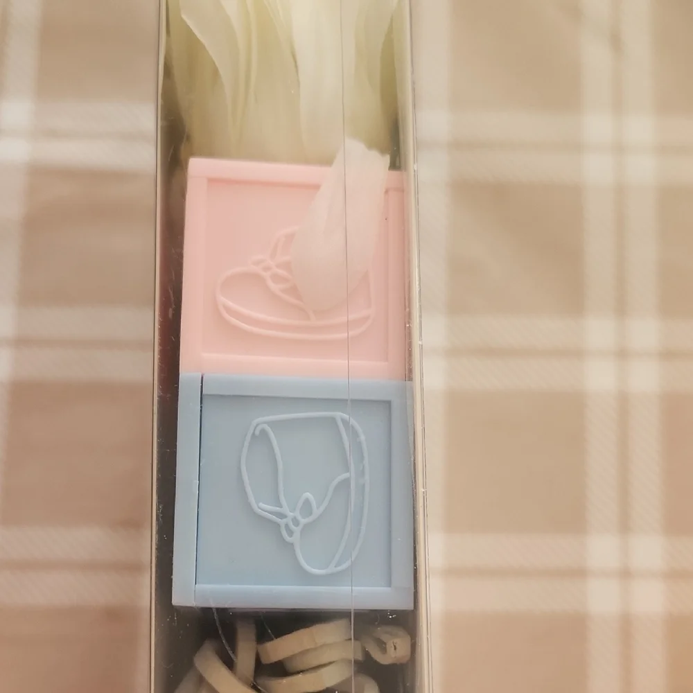 Cake Decorating Kit with Pastel Accents